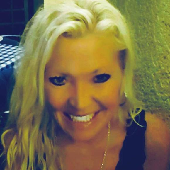 Meet your Posher, Julie - Picture 1 of 1